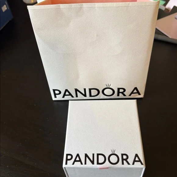 Pandora Moments Heart Closure Snake Chain Bracelet - Picture 5 of 5